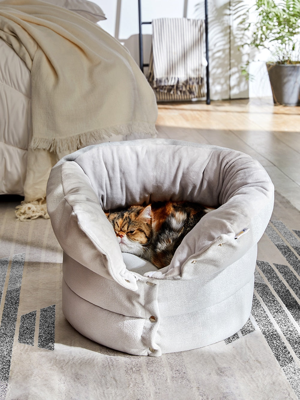 Cylindrical doghouse