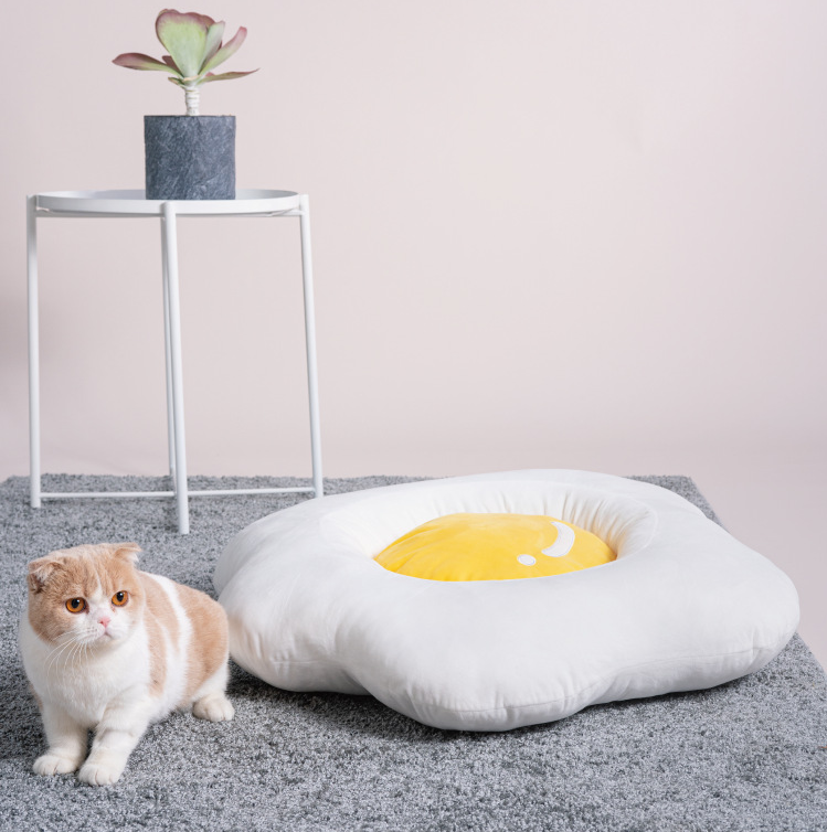Poached Egg Pet Nest